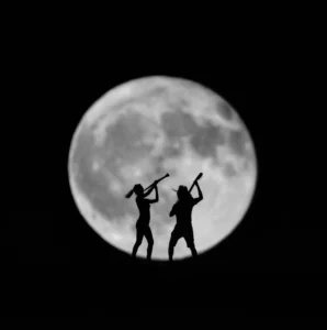 Heni y Cana en un contraluz lunar